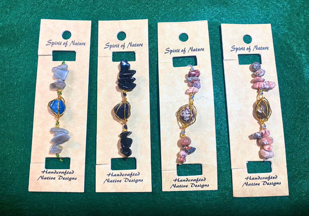 Natural Chip Stone Bracelet - Adjustable Pull-Tie Beaded Design