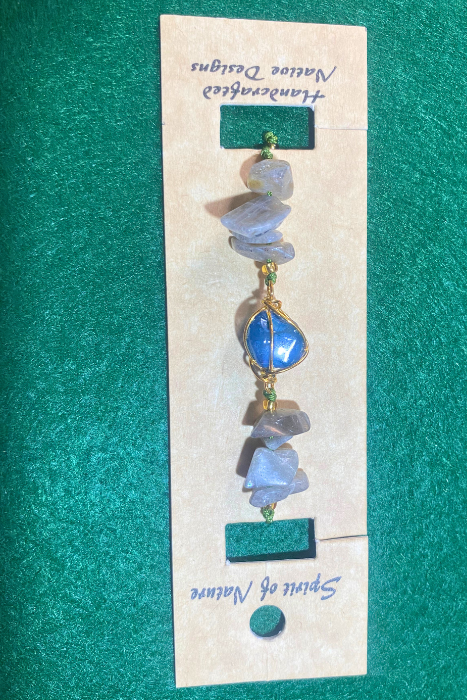 Natural Chip Stone Bracelet - Adjustable Pull-Tie Beaded Design